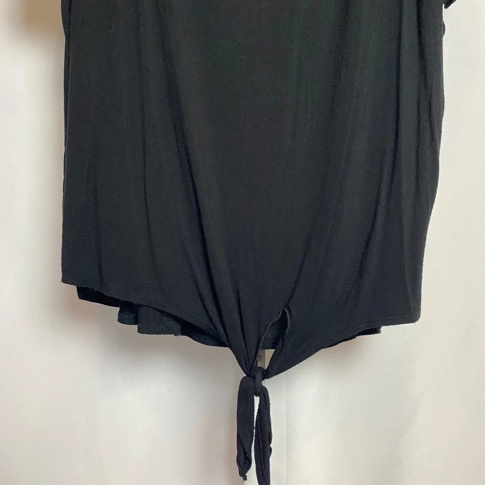 💙5/$15 Carol Rose Womenʻs Black and White Dress Top w/ Tie at Hem Large